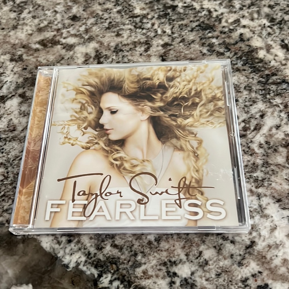 Brand new Taylor swift “fearless” CD